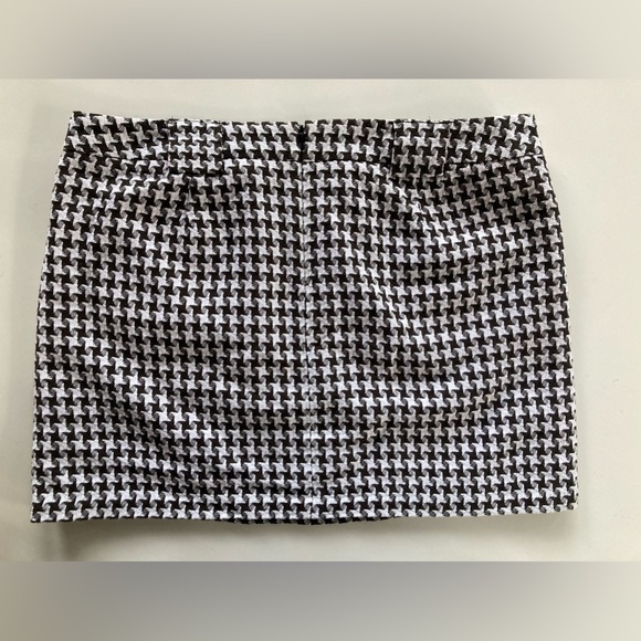Houndstooth Mini Skirt - Picture 3 of 4